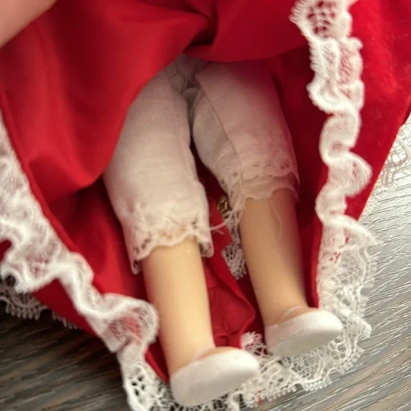 Vintage porcelain Collector Christmas doll - Picture 3 of 4